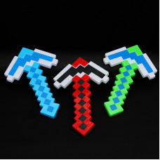 Светящаяся игрушка-кирка Minecraft, которая светится